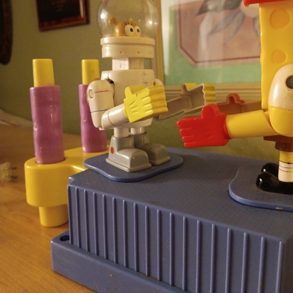 Spongebob Squarepants & Sandy Rock ‘Em Sock ‘Em Robots Boxing TESTED Mattel 2004 - Picture 4 of 7